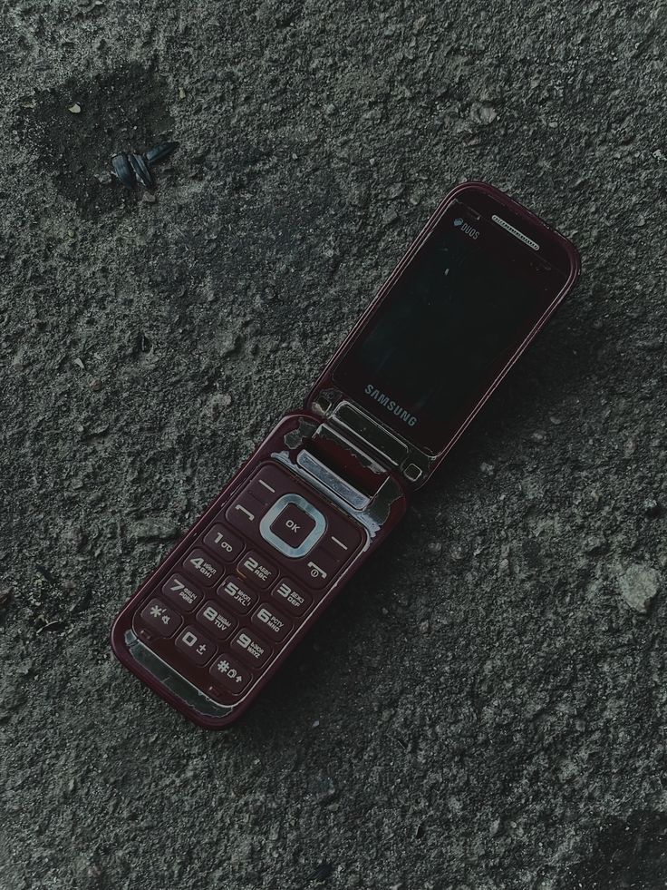 What is a ‘dumb phone’? And why is it cool to be offline now?